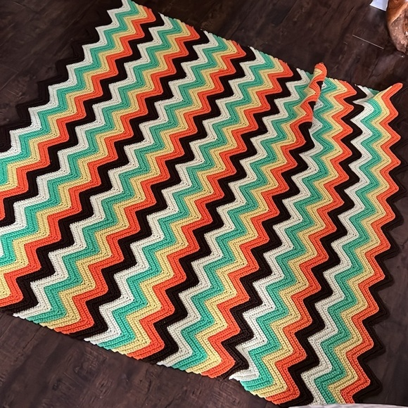 Vintage Chevron Throw - Picture 4 of 4